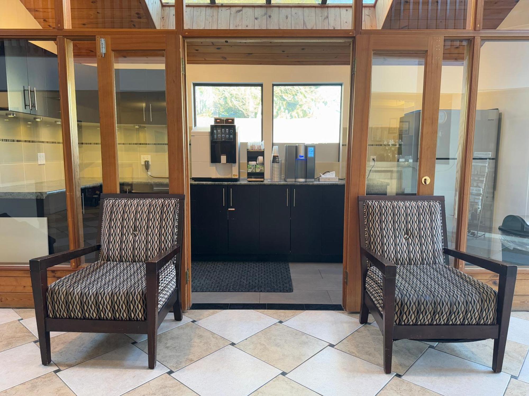 Sunshine Lodge Inn Гибсонс Экстерьер фото