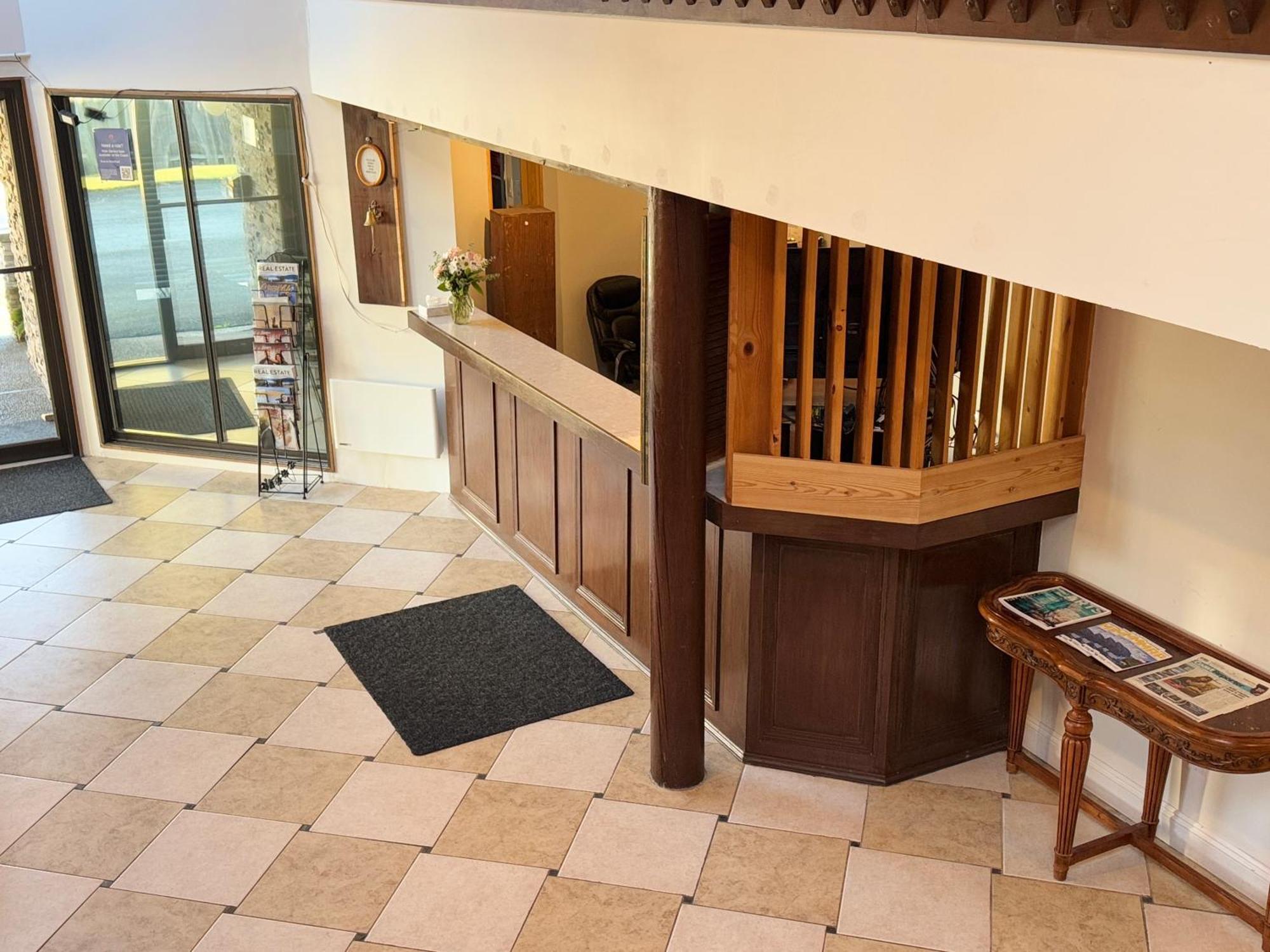 Sunshine Lodge Inn Гибсонс Экстерьер фото