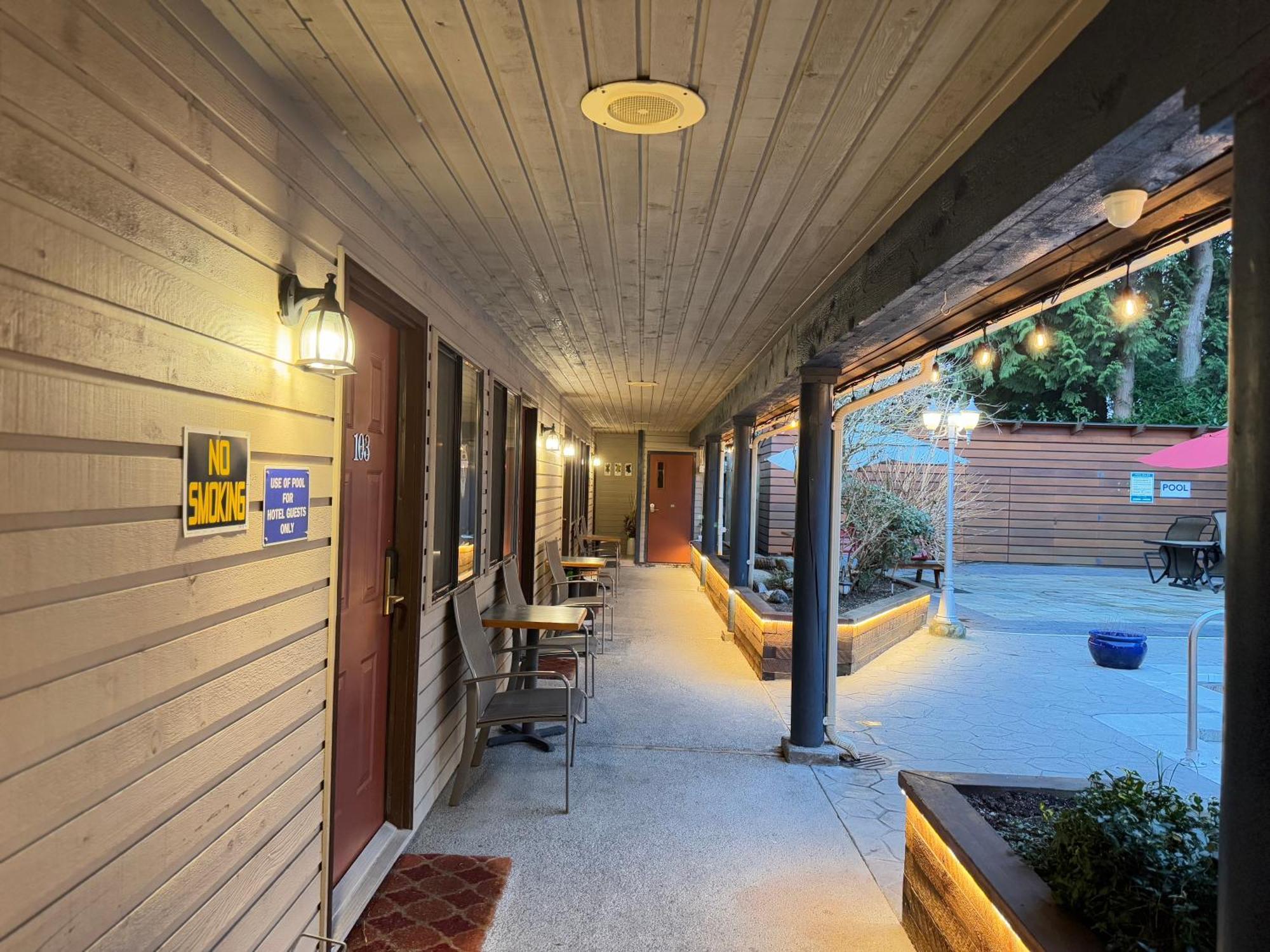 Sunshine Lodge Inn Гибсонс Экстерьер фото