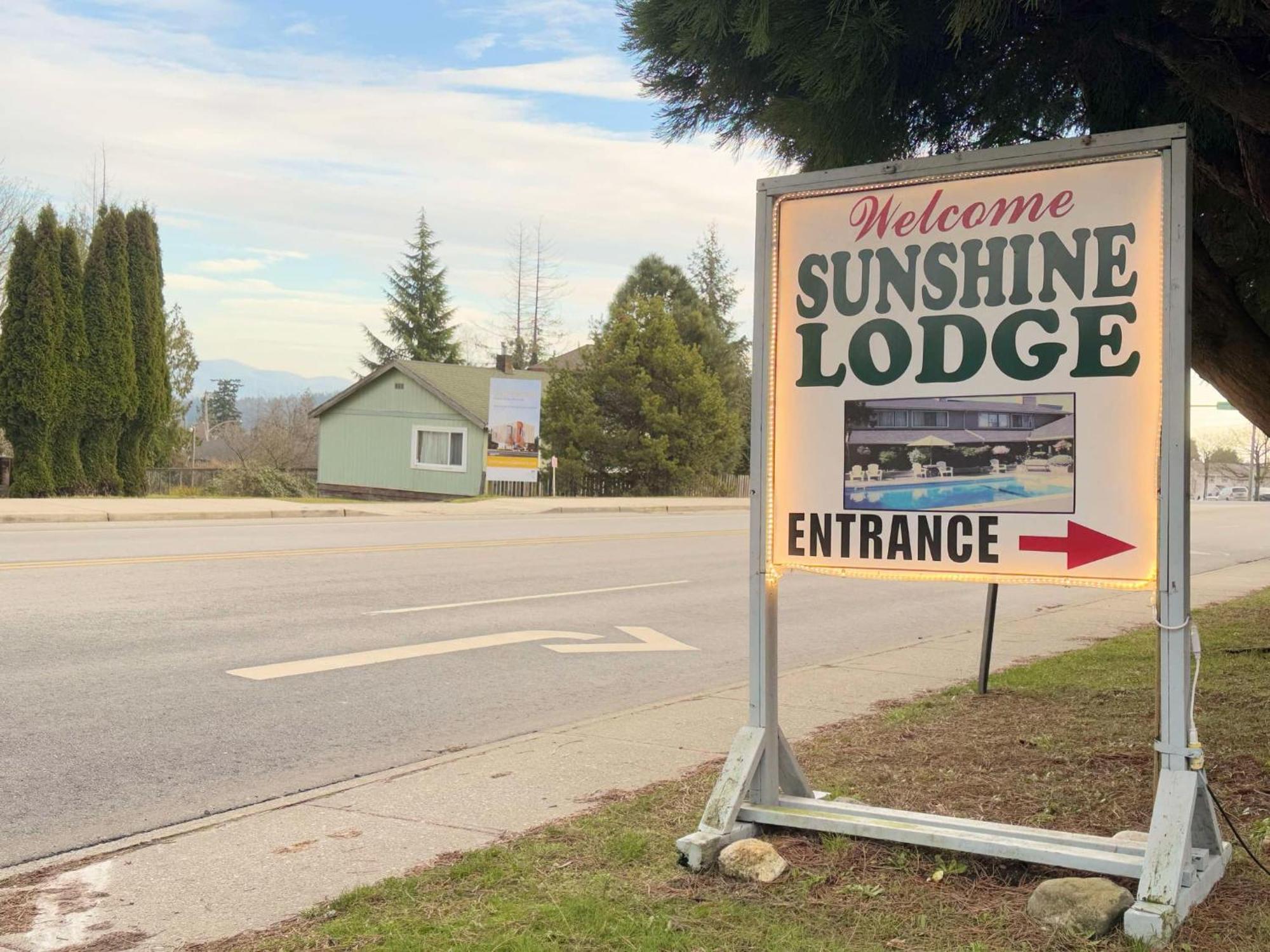 Sunshine Lodge Inn Гибсонс Экстерьер фото