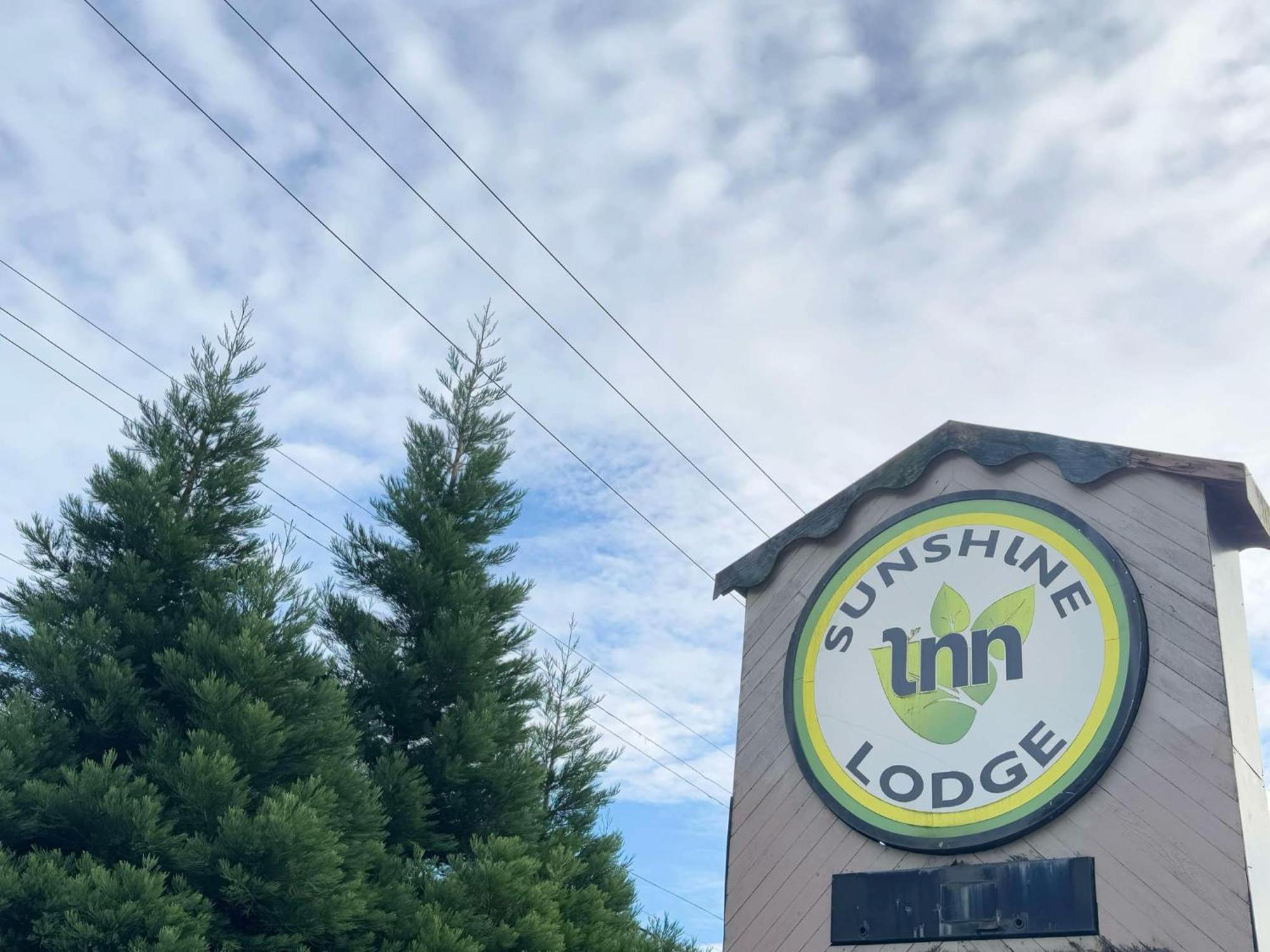 Sunshine Lodge Inn Гибсонс Экстерьер фото